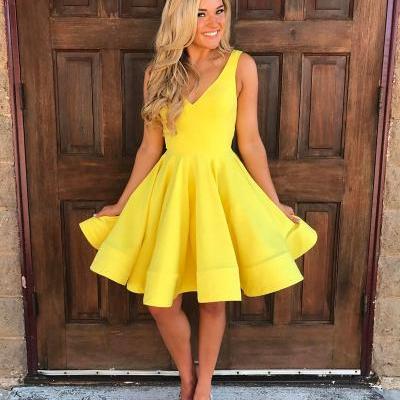Yellow Homecoming Dress,V Neck Prom Dress,Swing Party Dress,Short Cocktail Dresses,Semi Formal Dress,2018 Short Homecoming Gowns , Yellow Mini Party Gowns 