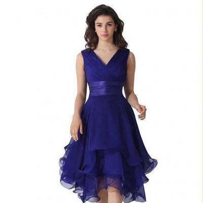 Plus Size V-Neck Short Bridesmaid Dresses Royal Blue Chiffon Girls Party Dress Cheap Prom Gowns ,Knee Length Wedding Guest Gowns , Short Bridesmaid Gowns .