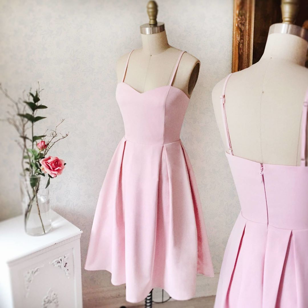 Spaghetti Straps Pink Mini Homecoming Dresses 2018 Sexy Sweet 16 Girls Pageant Gowns , Custom Made Mini Prom Gowns , Short Cocktail Dress
