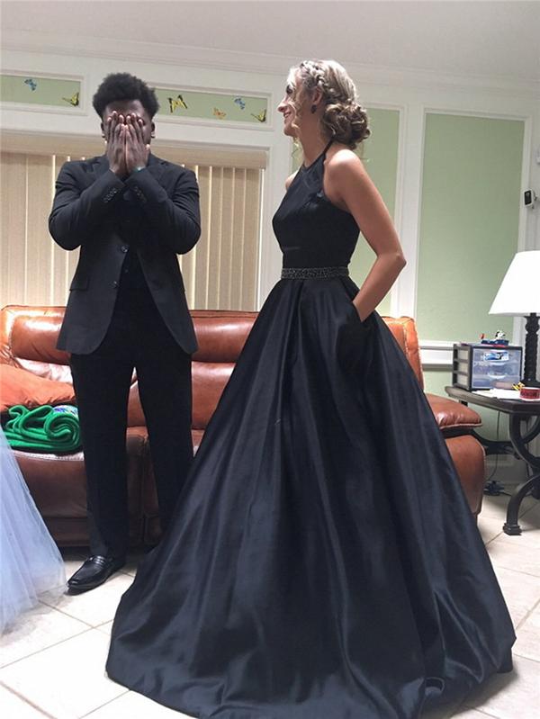 2018 Plus Size Black Prom Dresses Halter Satin Women Party Gowns , High Quality Wedding Gowns ,Women Pageant Gowns ,Girls Party Gowns ,Sexy Backless
