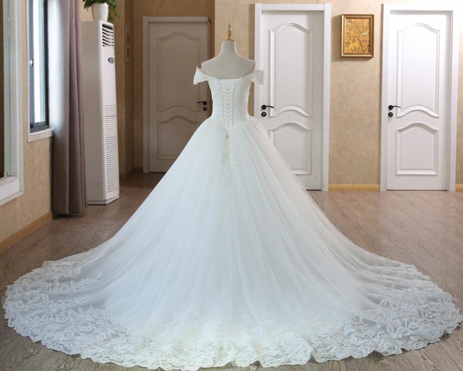 Luxury White Lace Ball Gowns Wedding Dresses Custom Made China Appliqued Wedding Gowns Off Shoulder Bridal Dresses.