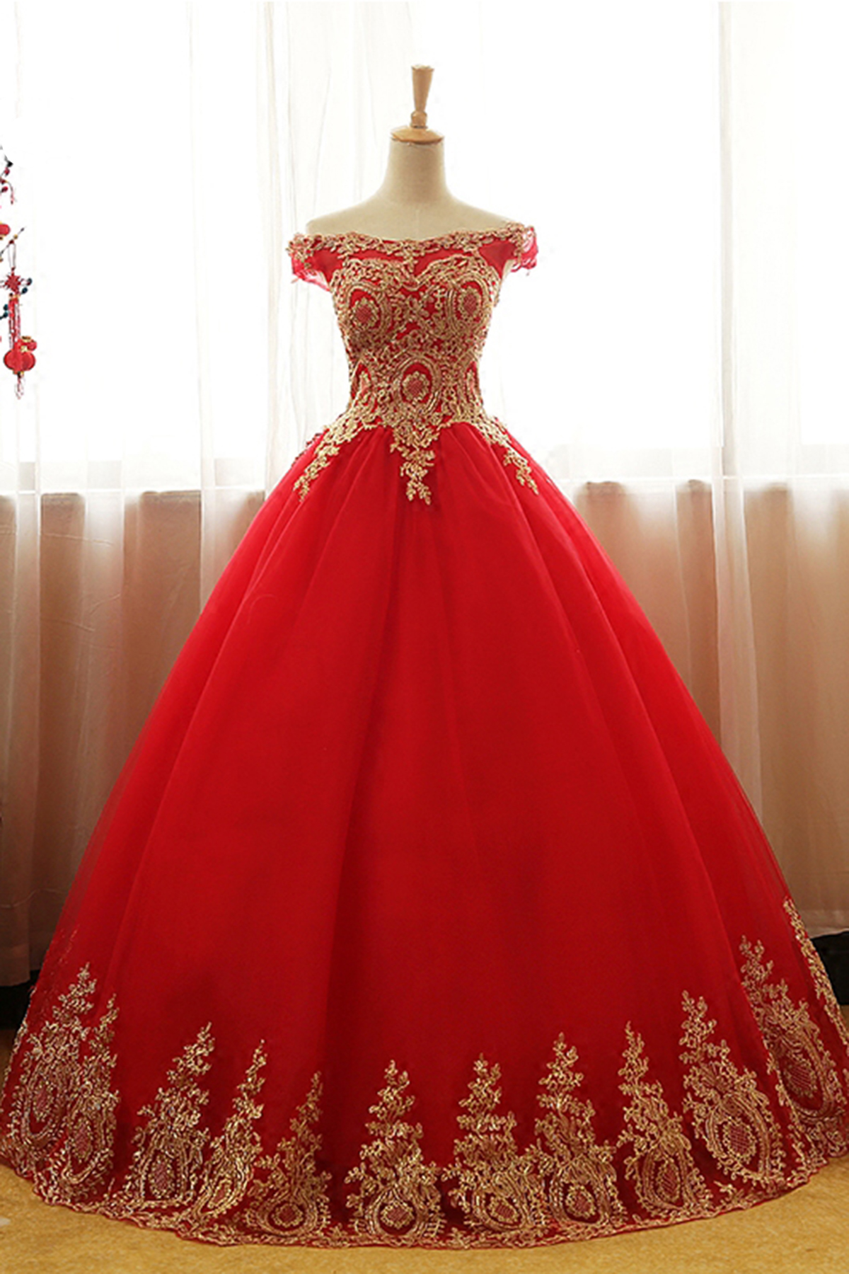 Sexy Custom Made Red Tulle A Line Prom Dresses With Gold Lace Appliqued Wedding Party Gowns ,formal Quinceanera Dress