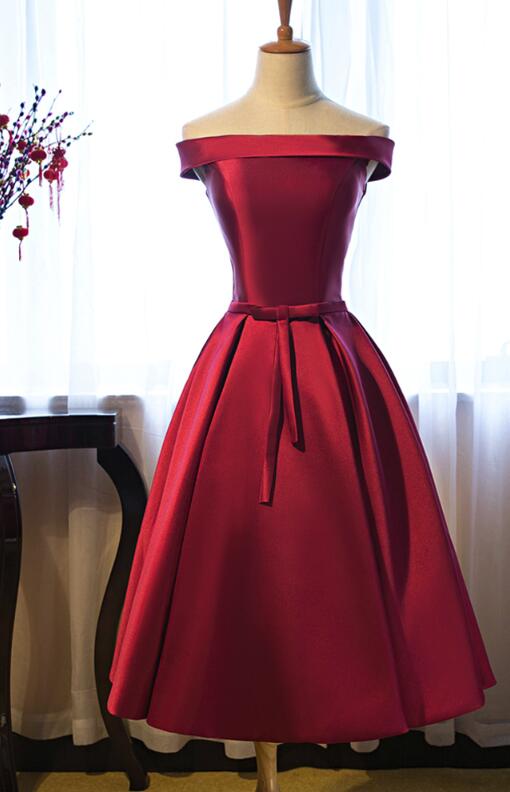 Off Shoulder Burgundy Satin Short Homecoming Dress A Line Short Cocktail Party Gowns Simple Prom Gowns Short