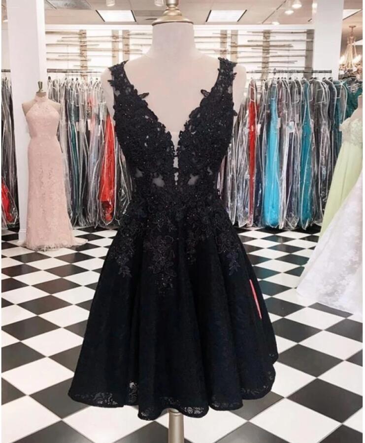 Black V-neck Lace Short School Dance Dress 2020 Simple Homecoming Party Gowns ,junior Party Gowns