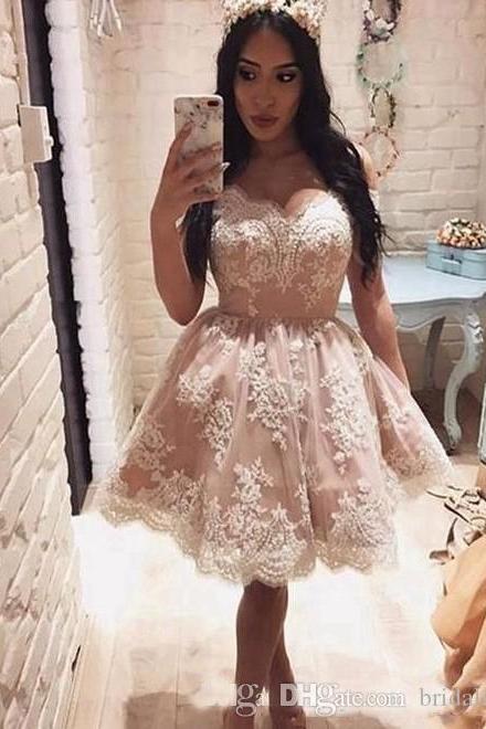 2018 Sweety Homecoming Dresses Off Shoulder With Lace Applique Short Prom Dresses Back Zipper Knee-Length Ball Gowns Formal Party Dresses,2018 Lace Graduation Gowns 
