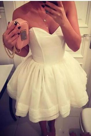Lovely Sweetheart Neck Mini Short White Cocktail Dresses Homecoming Party Dresses Special Occasions Dresses Latest 2018.Plus Size Short Cocktail Gowns ,Little Girls Gowns .
