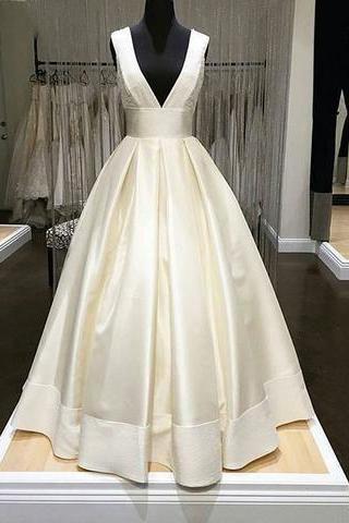 Plus Size Ivory Satin Ball Gown Prom Dresses Deep V-neck Women Party Dress For Weddings, Sexy Pricess Quinceanera Dress .